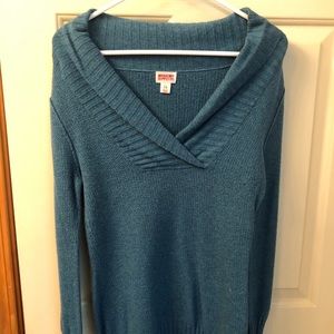 Blue V-neck collared sweater